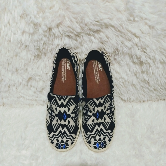 2×$40 Toms Sunset Stellar slip-ons - Picture 7 of 10